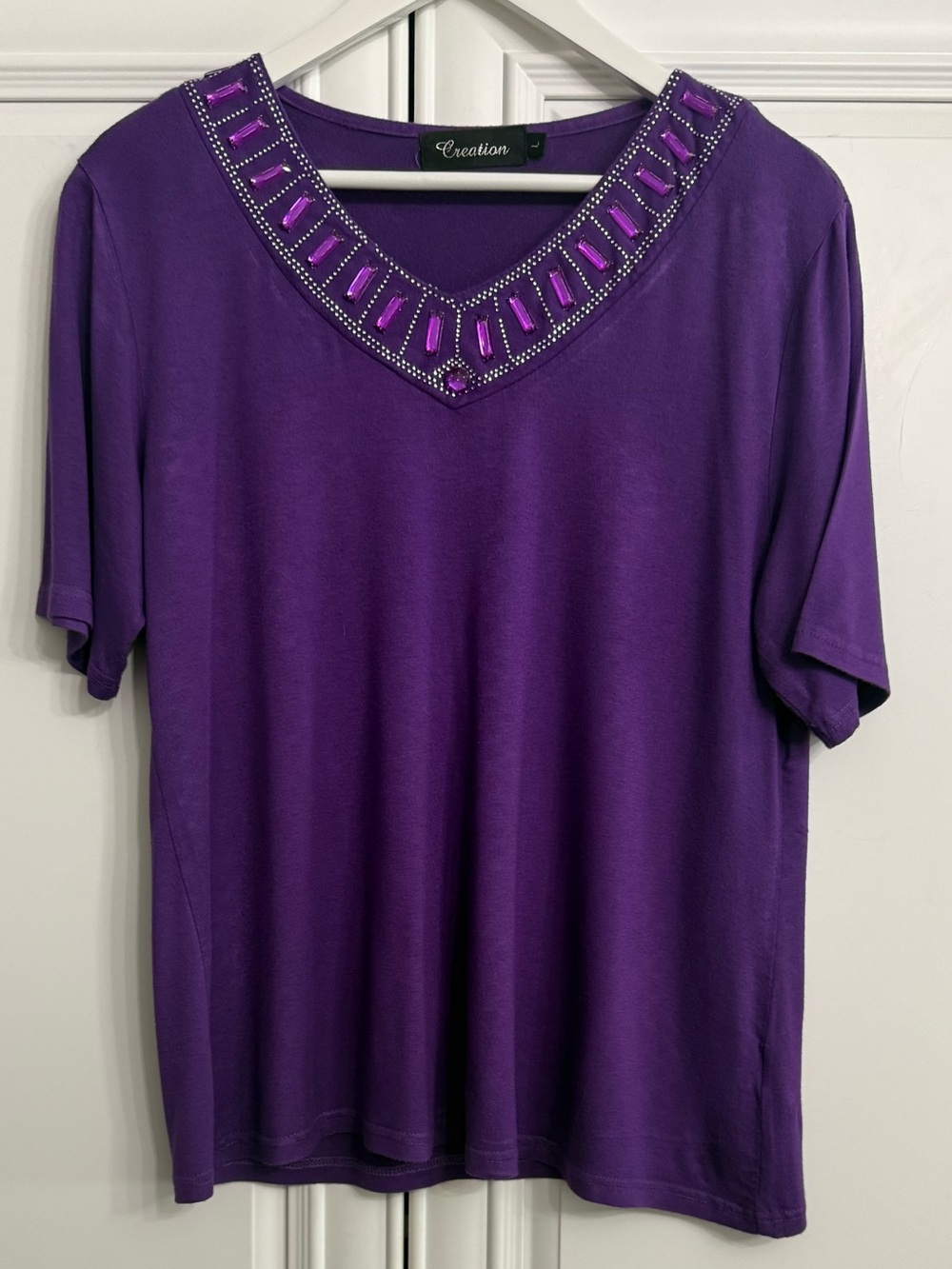 Vintage Creation Purple Short-Sleeve V-Neck Top w/Jewel + Rhinestone Trim Size L